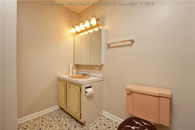 2 Reeves Drive, Nitro, WV 25143