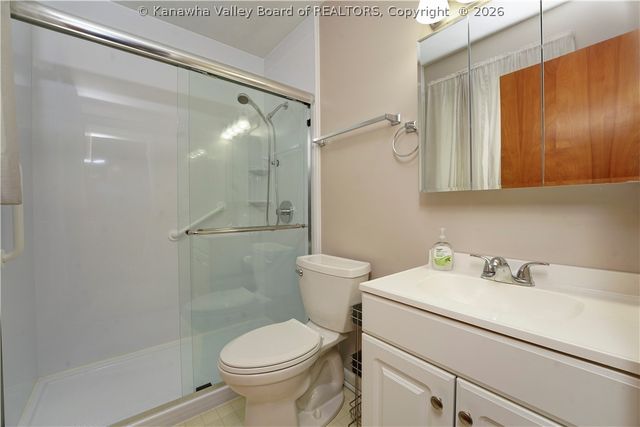 2 Reeves Drive, Nitro, WV 25143