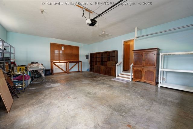 2 Reeves Drive, Nitro, WV 25143