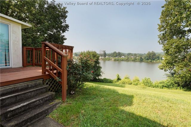 2 Reeves Drive, Nitro, WV 25143