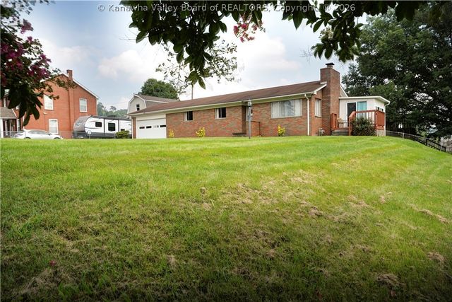2 Reeves Drive, Nitro, WV 25143
