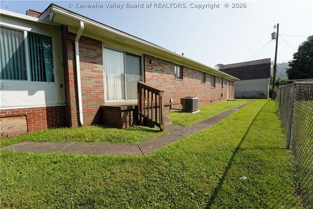 2 Reeves Drive, Nitro, WV 25143