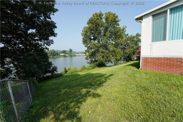 2 Reeves Drive, Nitro, WV 25143