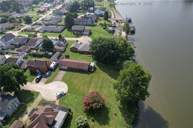 2 Reeves Drive, Nitro, WV 25143