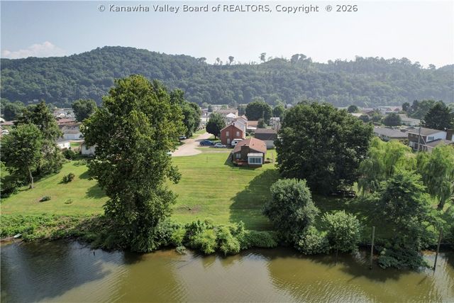 2 Reeves Drive, Nitro, WV 25143