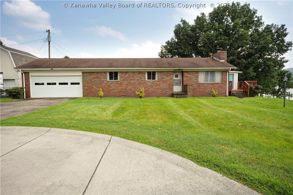 2 Reeves Drive, Nitro, WV 25143