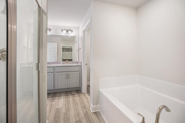 4306 W Bayou Maison Circle, Dickinson, TX 77539