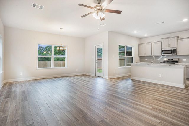 4306 W Bayou Maison Circle, Dickinson, TX 77539