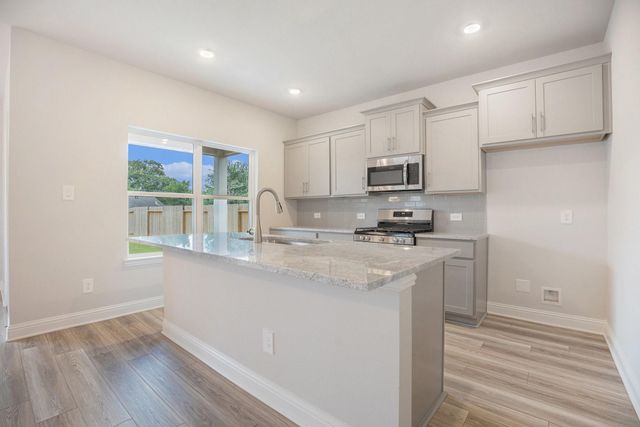 4306 W Bayou Maison Circle, Dickinson, TX 77539