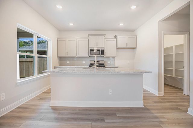 4306 W Bayou Maison Circle, Dickinson, TX 77539