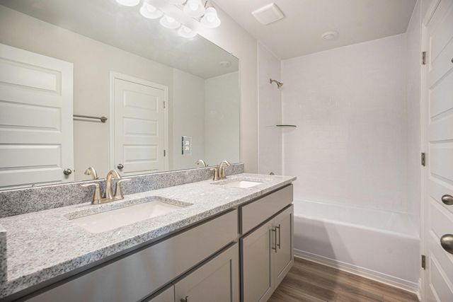 4306 W Bayou Maison Circle, Dickinson, TX 77539