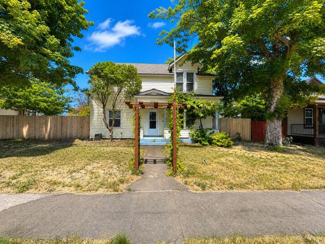 2414 N DAKOTA St, Spokane, WA 99207