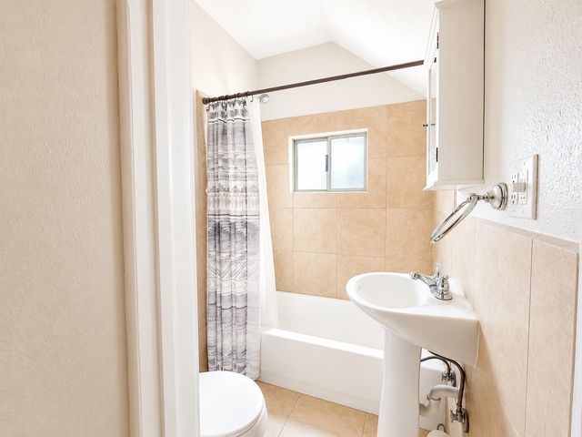2414 N DAKOTA St, Spokane, WA 99207