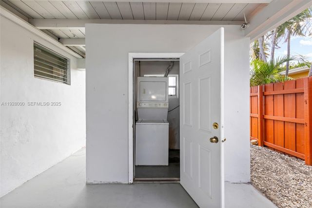 2210 Roosevelt St, Hollywood, FL 33020