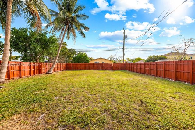 2210 Roosevelt St, Hollywood, FL 33020