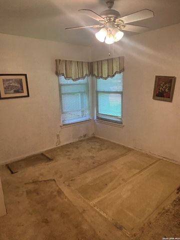 111 POSTWOOD DR, San Antonio, TX 78228