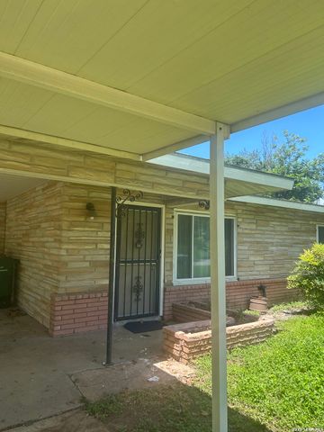 111 POSTWOOD DR, San Antonio, TX 78228
