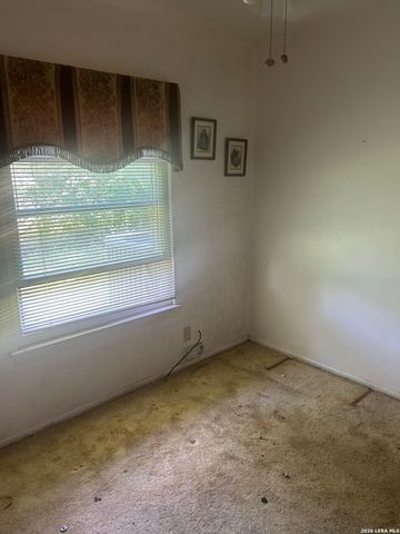 111 POSTWOOD DR, San Antonio, TX 78228