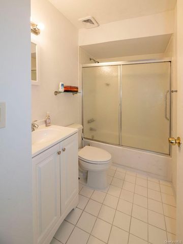 1 Atlantic Avenue 45, Farmingdale, NY 11735