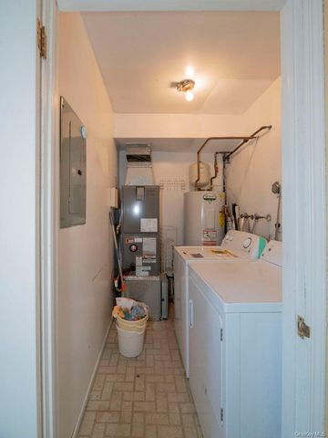 1 Atlantic Avenue 45, Farmingdale, NY 11735