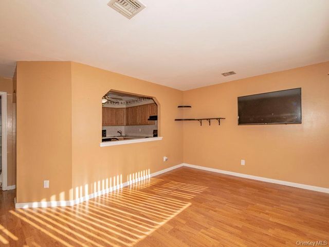 1 Atlantic Avenue 45, Farmingdale, NY 11735