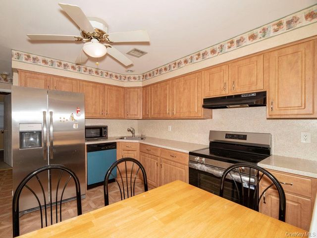 1 Atlantic Avenue 45, Farmingdale, NY 11735