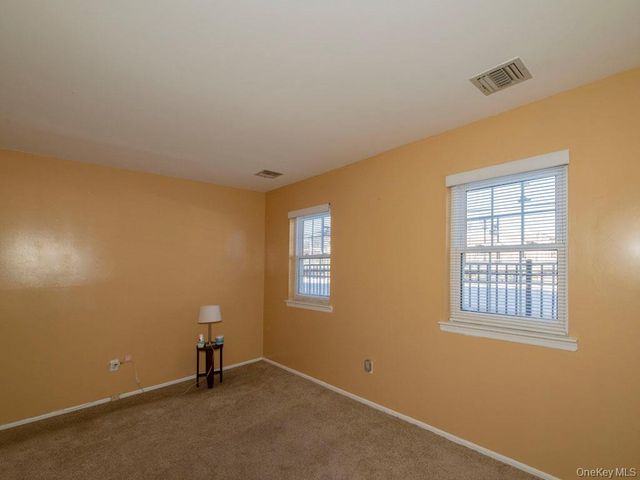 1 Atlantic Avenue 45, Farmingdale, NY 11735