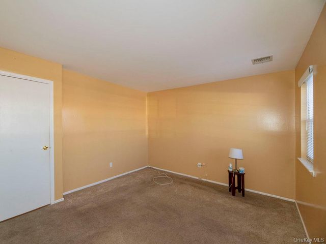 1 Atlantic Avenue 45, Farmingdale, NY 11735