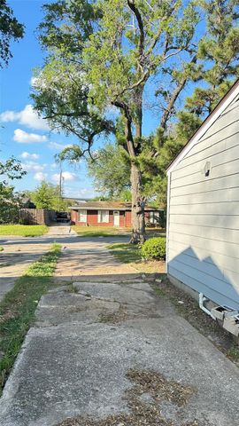 7418 Thurow Street, Houston, TX 77087