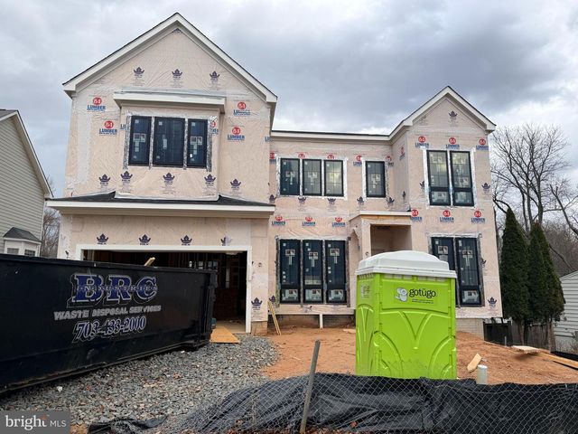 1110 HILLCREST DR SW, Vienna, VA 22180