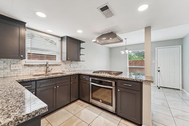 9721 Debbie Lane, Houston, TX 77038