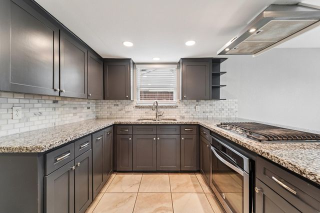 9721 Debbie Lane, Houston, TX 77038