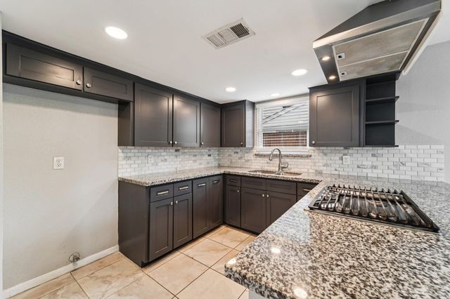 9721 Debbie Lane, Houston, TX 77038