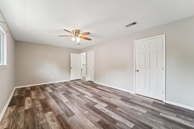 9721 Debbie Lane, Houston, TX 77038