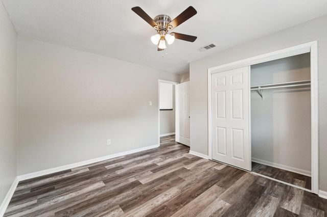 9721 Debbie Lane, Houston, TX 77038