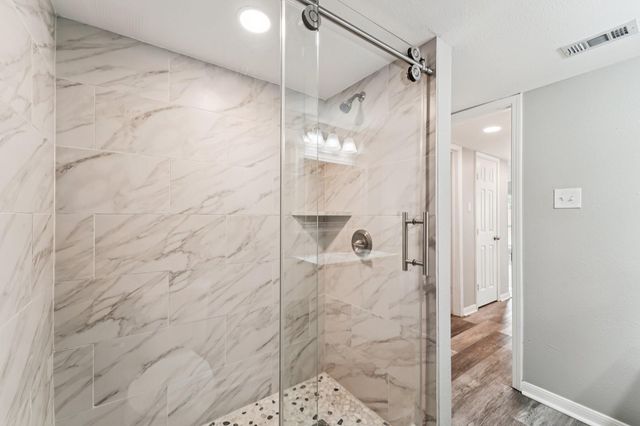 9721 Debbie Lane, Houston, TX 77038