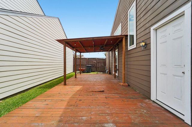 9721 Debbie Lane, Houston, TX 77038