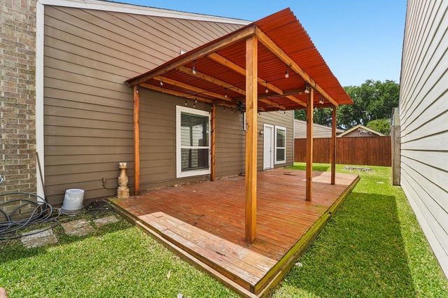 9721 Debbie Lane, Houston, TX 77038