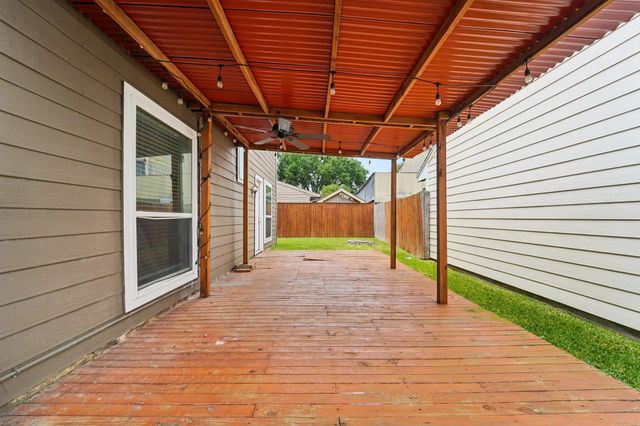 9721 Debbie Lane, Houston, TX 77038