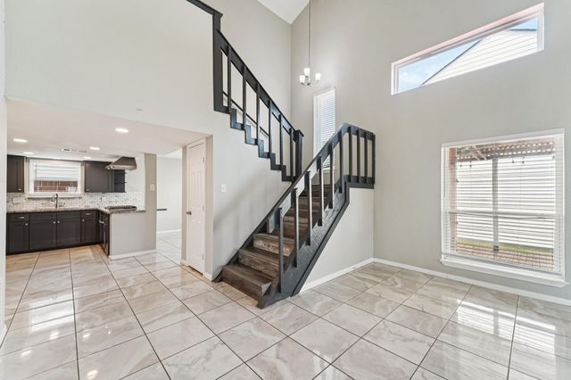 9721 Debbie Lane, Houston, TX 77038