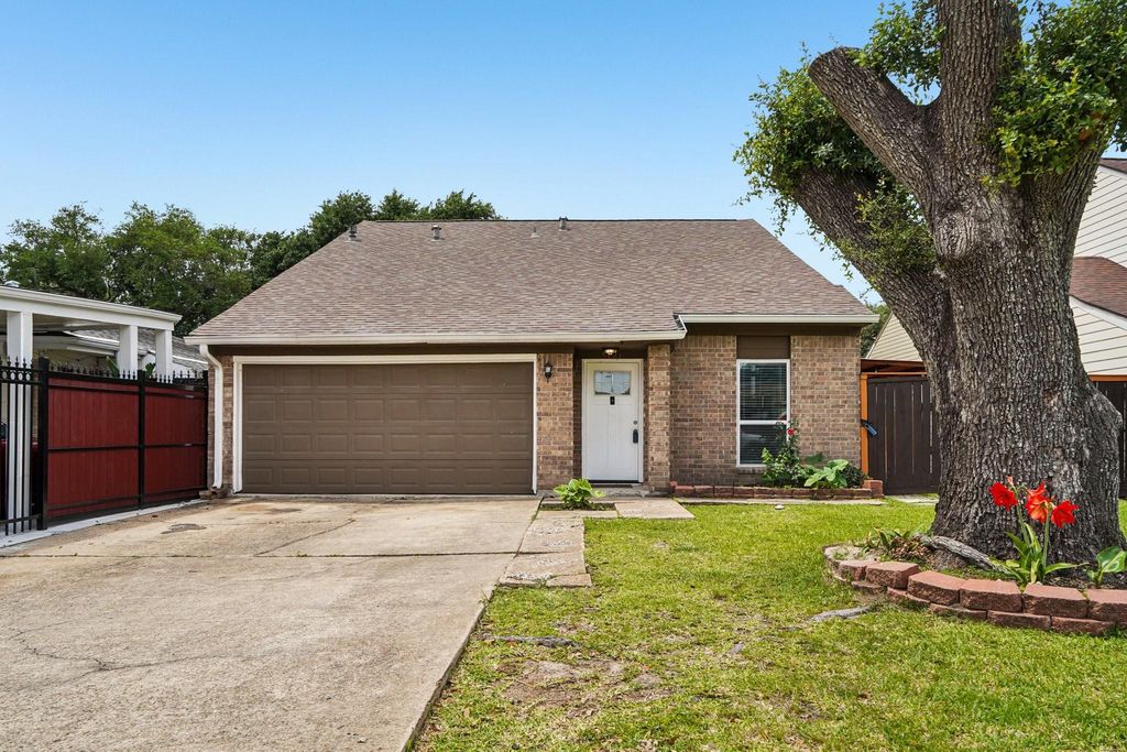 9721 Debbie Lane, Houston, TX 77038