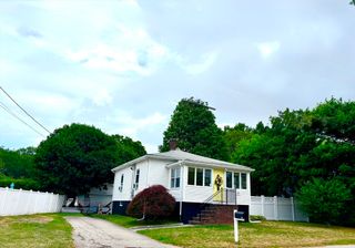 24 County St, Mansfield, MA 02048