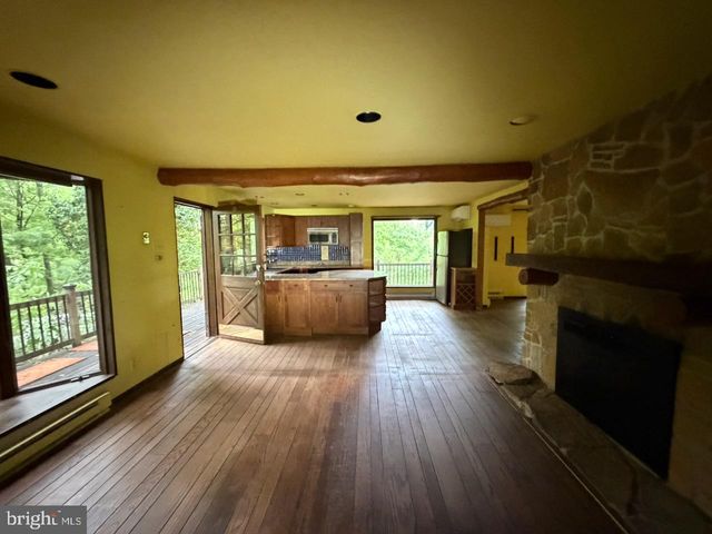 10 RYANFORD RD, Schwenksville, PA 19473