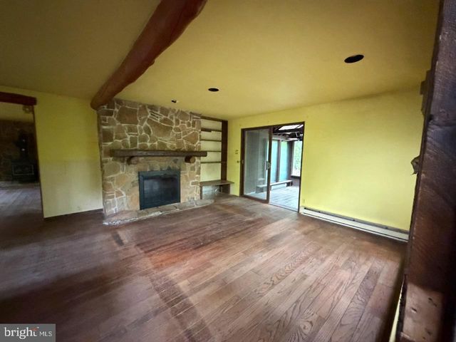 10 RYANFORD RD, Schwenksville, PA 19473
