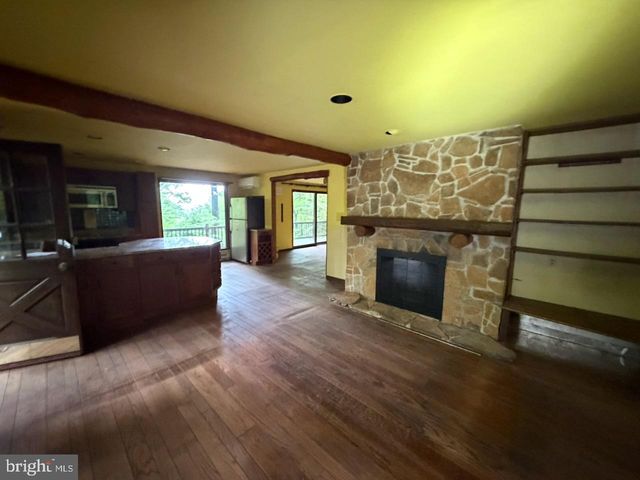 10 RYANFORD RD, Schwenksville, PA 19473