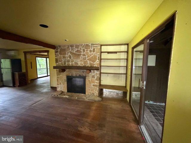 10 RYANFORD RD, Schwenksville, PA 19473