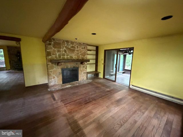 10 RYANFORD RD, Schwenksville, PA 19473