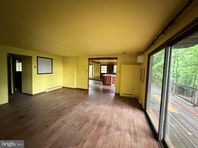 10 RYANFORD RD, Schwenksville, PA 19473