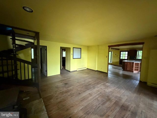 10 RYANFORD RD, Schwenksville, PA 19473