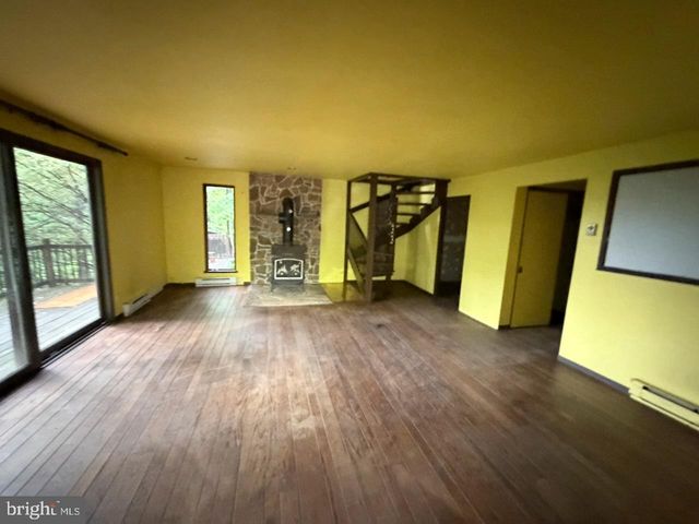 10 RYANFORD RD, Schwenksville, PA 19473